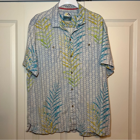 Tommy Bahama men’s Island Modern Fit 100% silk shirt. Size XL. - Picture 1 of 6